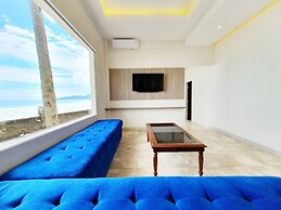 77 Sunset Plaza