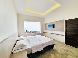 77 Sunset Plaza