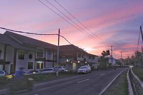 77 Sunset Plaza