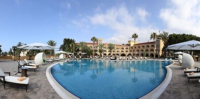 Le Chateau Lambousa Hotel