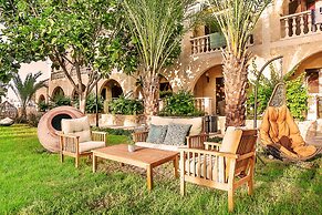 Le Chateau Lambousa Hotel