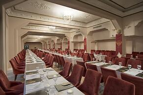 Le Chateau Lambousa Hotel