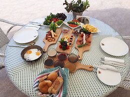 Le Chateau Lambousa Hotel