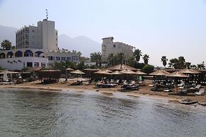 Le Chateau Lambousa Hotel