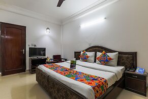 Via Hemkunt Mansion