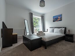 Spacious Modern Apartment