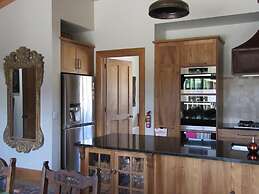 Redwood Valley B & B