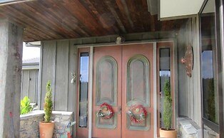 Redwood Valley B & B
