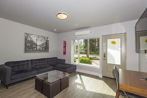 SoLo Suites