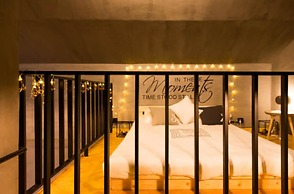 Welcome Home Courtyard-Black Boutique