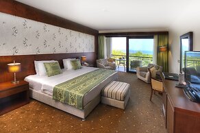 Korineum Golf & Beach Resort