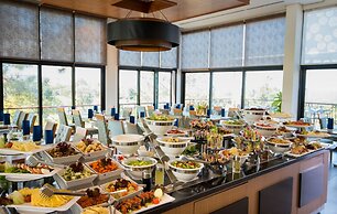 Korineum Golf & Beach Resort
