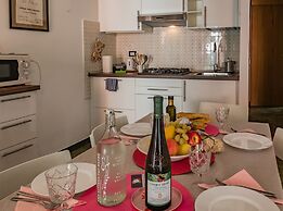 El Nin Apartment with Terrace & AC