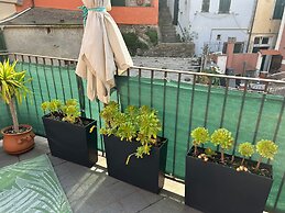 El Nin Apartment with Terrace & AC