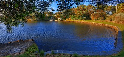 Stanley Lakeside Spa Cabins