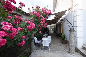 Rose Garden Hotel