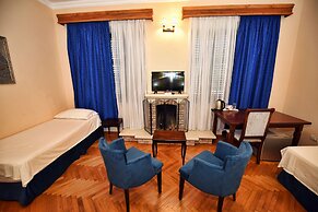 Rose Garden Hotel