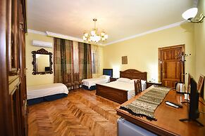 Rose Garden Hotel