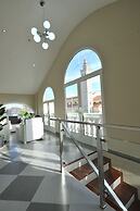 Rose Garden Hotel