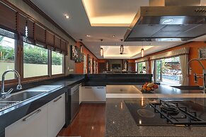 Generous 6BR Balinese Pool Villa Sophia