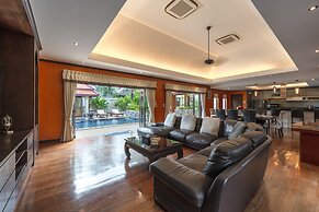 Generous 6BR Balinese Pool Villa Sophia