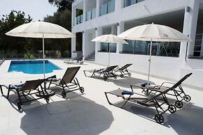 Luxury villa with heated pool