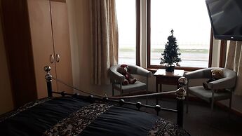 The Hotel Fame