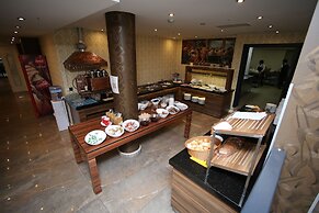 Grand Silay Hotel