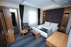 Grand Silay Hotel