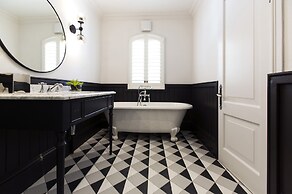 Arambrook Boutique Hotel