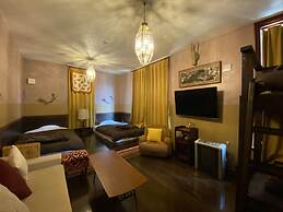 Little Barrel Guest House - Hostel