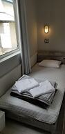 Little Barrel Guest House - Hostel