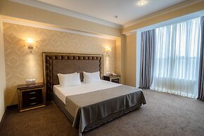 Business Hotel Mask