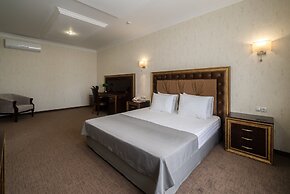 Business Hotel Mask