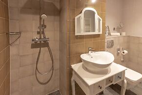 Ares Aparthotel