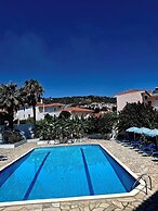 Dolphin Hotel