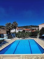Dolphin Hotel
