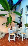 Dolphin Hotel