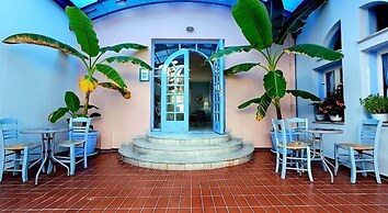 Dolphin Hotel