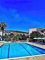 Dolphin Hotel