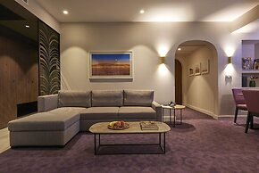 M Suite Hotel
