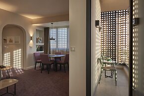 M Suite Hotel