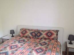 B&B White Rose