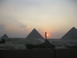 Three Bedroom Apartment With Pyramids View