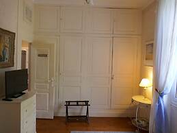Manoir De Tireveste
