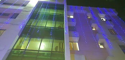 The Salvation Army Red  Shield Guest House - Hostel