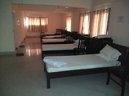 The Salvation Army Red  Shield Guest House - Hostel