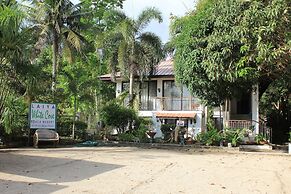 Laiya White Cove Beach Resort