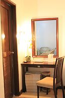Laiya White Cove Beach Resort
