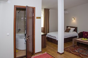Jipek Joli Inn